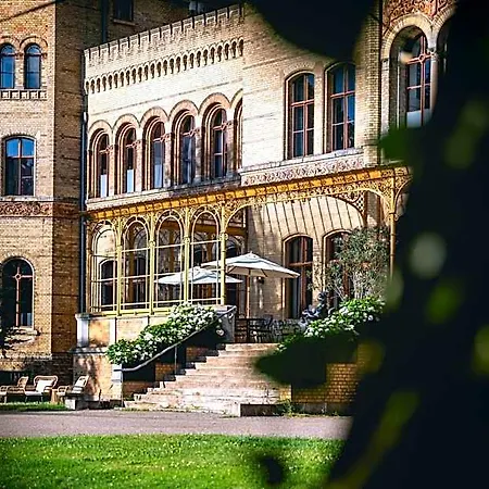 Schloss Hotel 3*